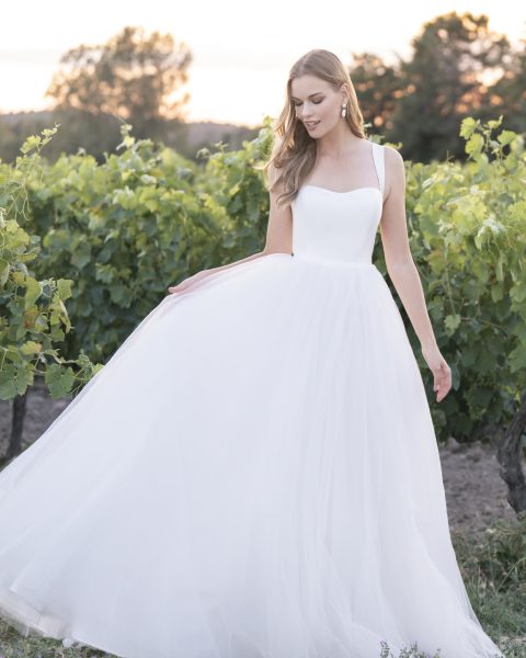 https://yapbridal.co.uk/wp-content/uploads/2025/06/R3807-02-scaled.jpg